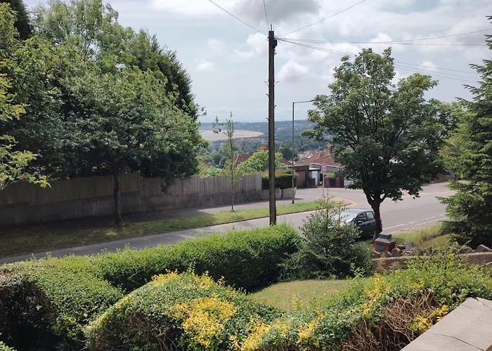 Superior Three Bedroom House With Sea View