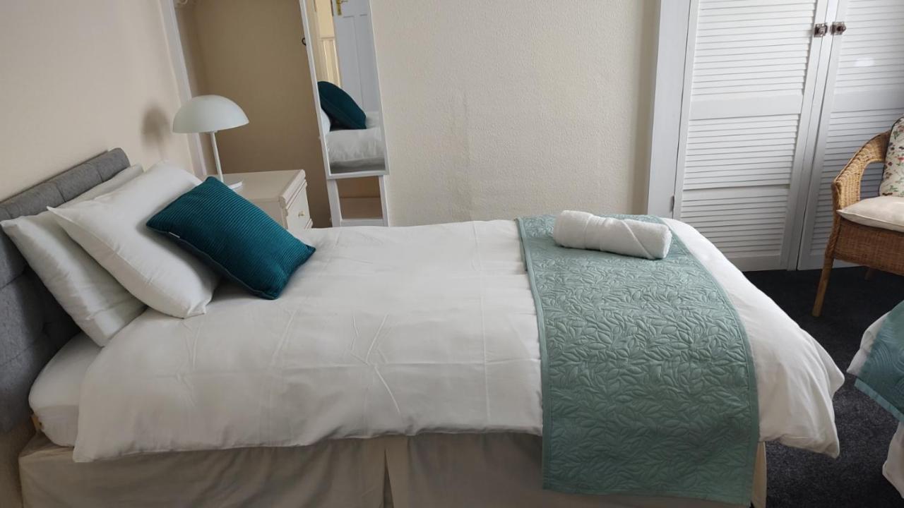 Superior Three Bedroom House With Sea View Villa Swansea