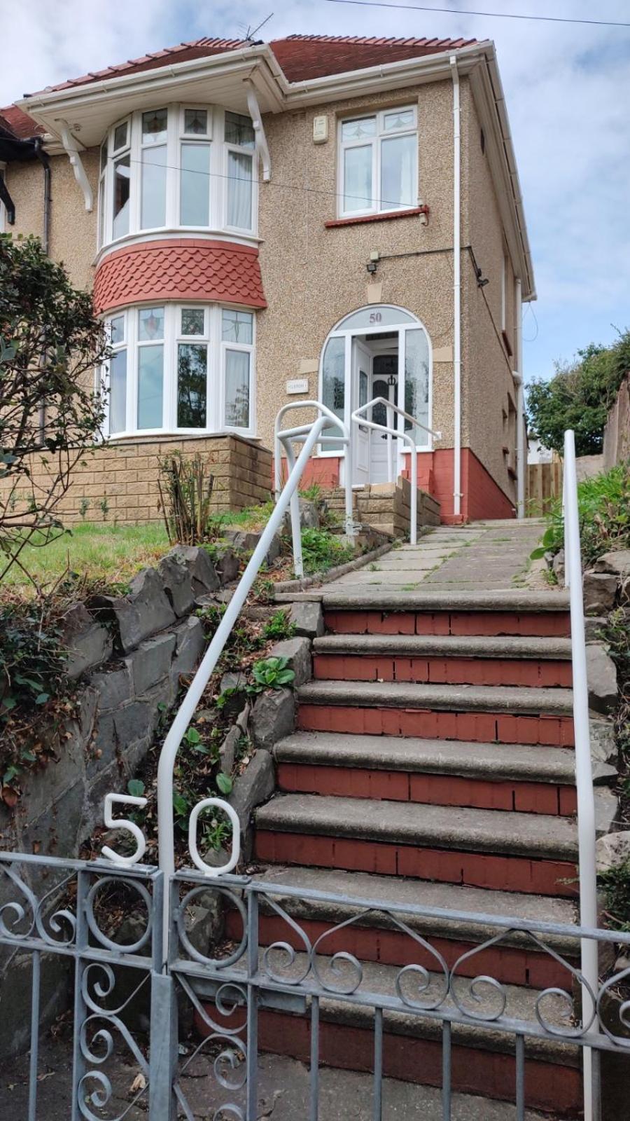 Superior Three Bedroom House With Sea View
